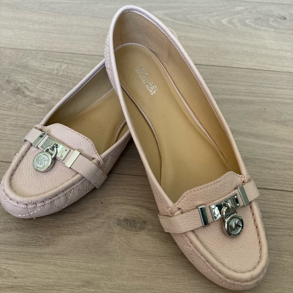 EUC Michael Kors Leather Padlock loafer.  Size 8.5. Unique pink color.